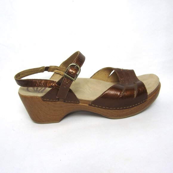 Dansko Serafina Sandals Size 39 8.5 9 Brown Crinkled Patent Leather Toffee - Picture 4 of 12